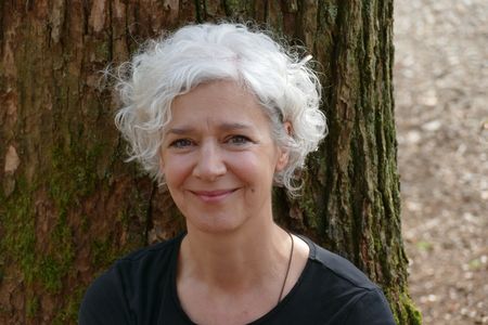 Portraitaufnahme der Gästeführerin Malu Schönenborn.