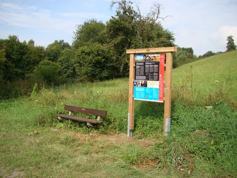 Infotafel am Wegesrand